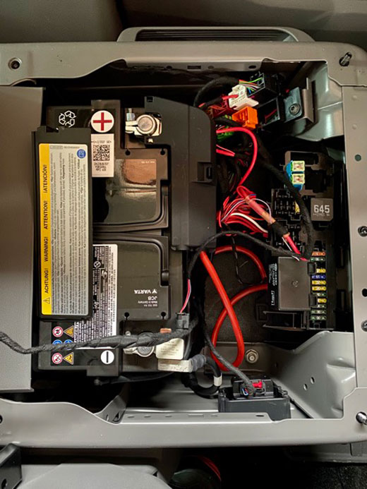 Verbaute Zweitbatterie. 