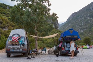 Peleponnes - VW T3 und Subaru am Strand