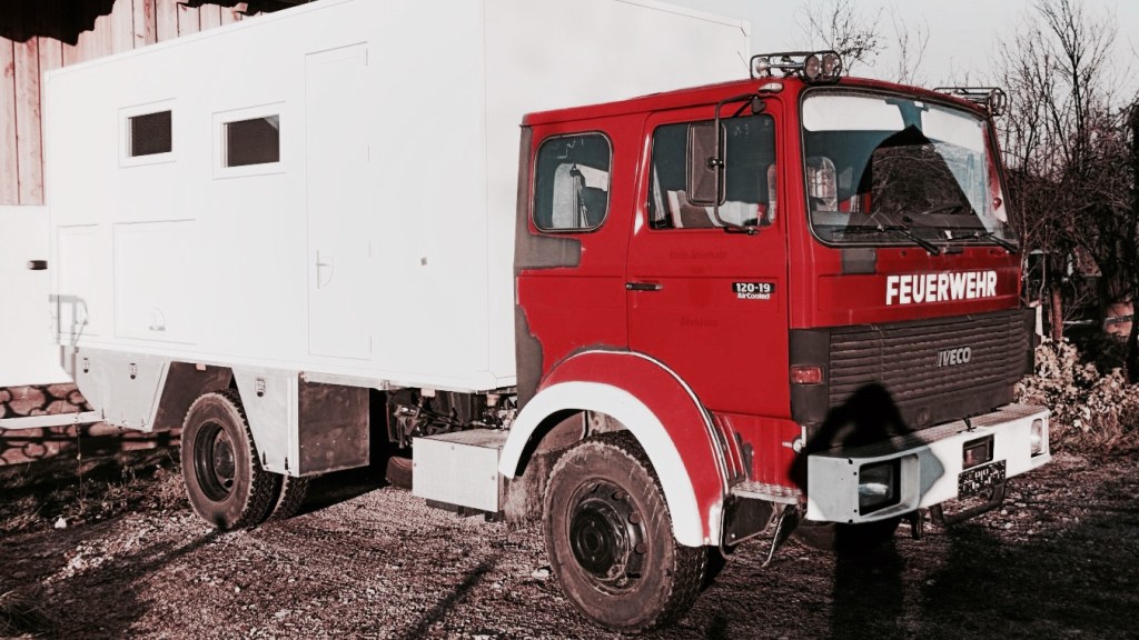 Kabine auf alter Feuerwehr von rechts vorne.
